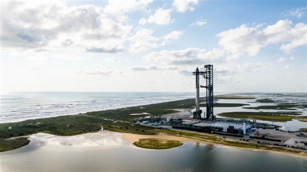 首次“筷子”夾大火箭！SpaceX星艦一級回收成功：全程完美