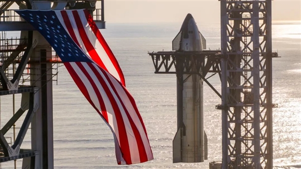 首次“筷子”夾大火箭！SpaceX星艦一級回收成功：全程完美