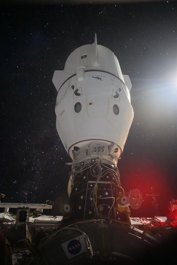 首次“筷子”夾大火箭！SpaceX星艦一級回收成功：全程完美