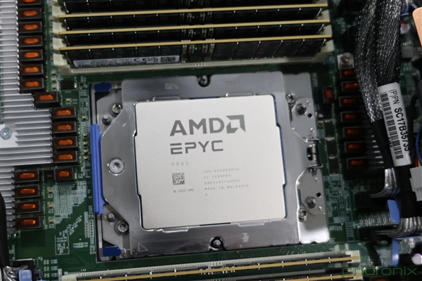 192核心384線程、5GHz起飛！AMD Zen5 EPYC首測(cè)：領(lǐng)先至強(qiáng)6幾乎40％