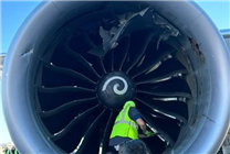美國一波音787客機(jī)發(fā)動(dòng)機(jī)吸入行李集裝箱 事故原因太巧合