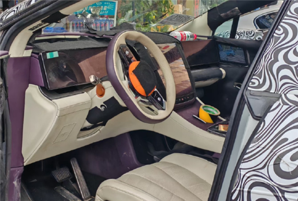 比亞迪首款百萬(wàn)級(jí)轎車(chē)仰望U7內(nèi)飾曝光！延續(xù)U8設(shè)計(jì) 配備5塊大屏