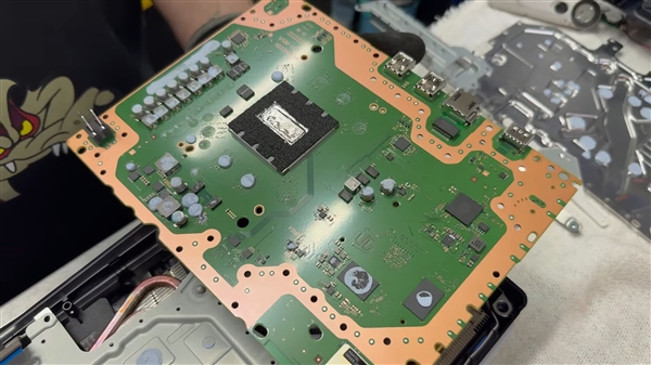 PS5 Pro偷跑拆解：GPU規(guī)模飆升！內(nèi)存增加2GB DDR5