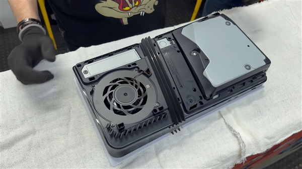 PS5 Pro偷跑拆解：GPU規(guī)模飆升！內(nèi)存增加2GB DDR5