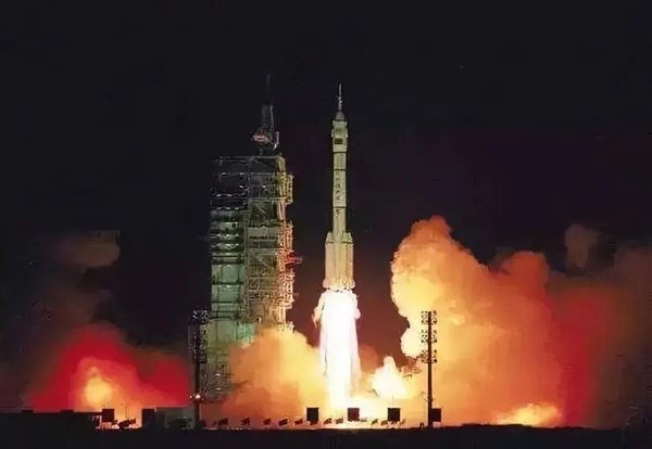 神舟一號(hào)發(fā)射整整25年！航天飛機(jī)、載人飛船爭(zhēng)論了3年多