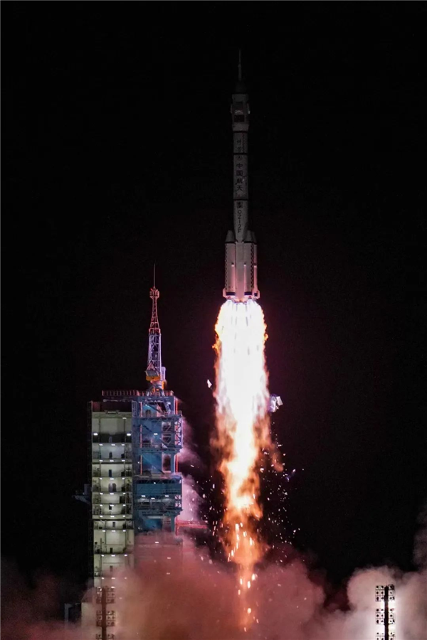 神舟一號(hào)發(fā)射整整25年！航天飛機(jī)、載人飛船爭(zhēng)論了3年多