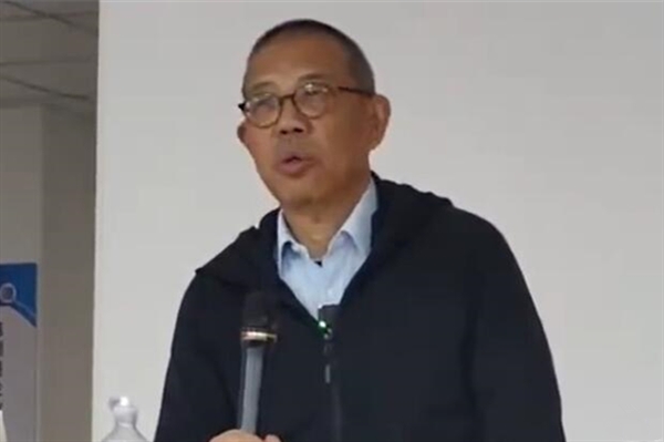 員工稱胖東來不賣農(nóng)夫山泉綠瓶水 鐘睒睒稱長期喝一定有問題
