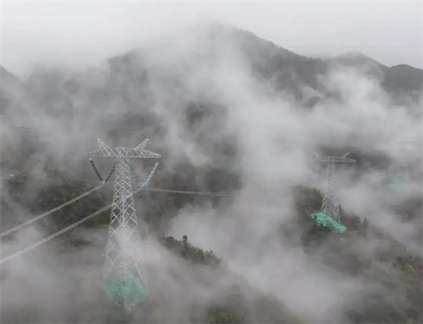 世界海拔高！我國特高壓輸電線路工程“鄂1標(biāo)段”全線貫通