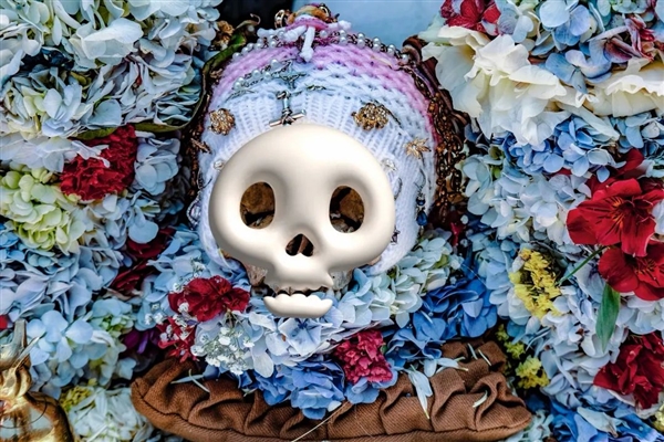 美洲土著將頭骨視為幸運物收藏：去世一年就挖墳 陌生人的也要