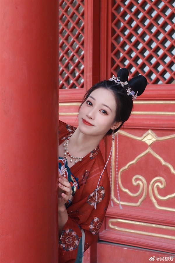 粉絲量超630萬(wàn)！體操冠軍網(wǎng)紅吳柳芳開(kāi)通微博 曬美照大量網(wǎng)友支持