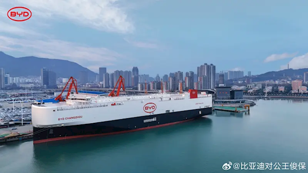 比亞迪第二艘滾裝船交付即運(yùn)營(yíng)：5000輛新車駛向歐洲