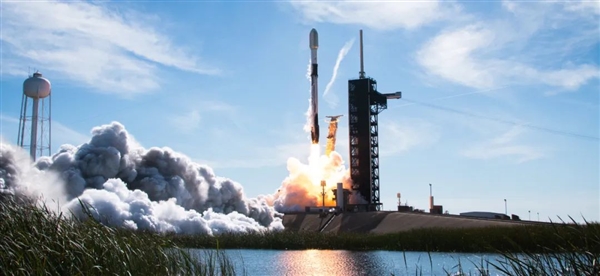 SpaceX獵鷹9號發(fā)射9+噸重衛(wèi)星：史上第379次回收成功