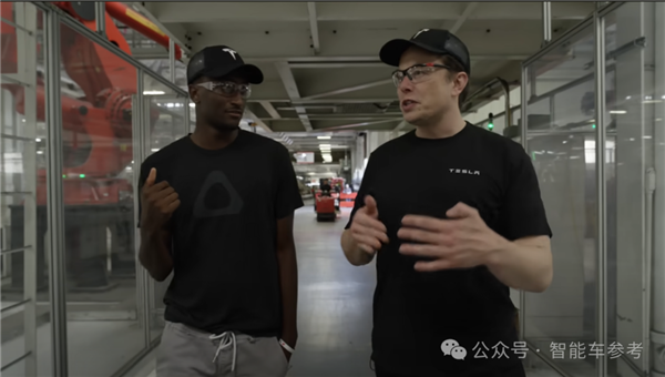 美國(guó)頂流博主測(cè)評(píng)理想MEGA：好的電車 但你買不到