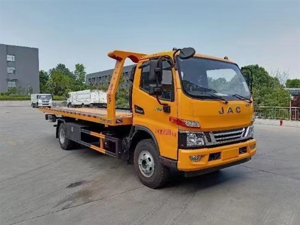 車主網(wǎng)上搜索400電話遇到黑救援 高速上送了10升油花費700元