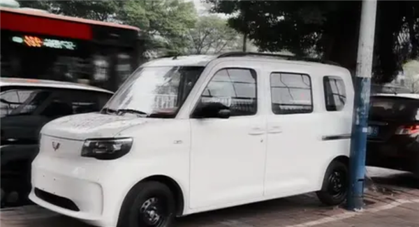 中國(guó)人自己的K-car！全新五菱之光EV亮相街頭：預(yù)計(jì)明年上市開售