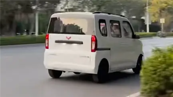 中國(guó)人自己的K-car！全新五菱之光EV亮相街頭：預(yù)計(jì)明年上市開售