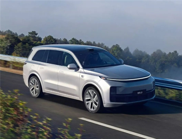 疑點(diǎn)評(píng)極越汽車閃崩事件：理想汽車CEO李想罕見公開發(fā)言