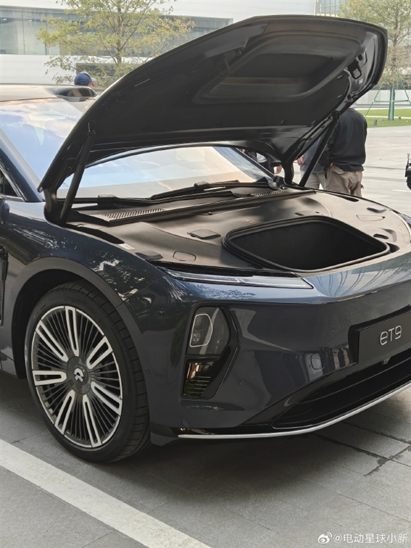 蔚來貴量產(chǎn)電車 ET9實車首次曝光：大四座有前備箱