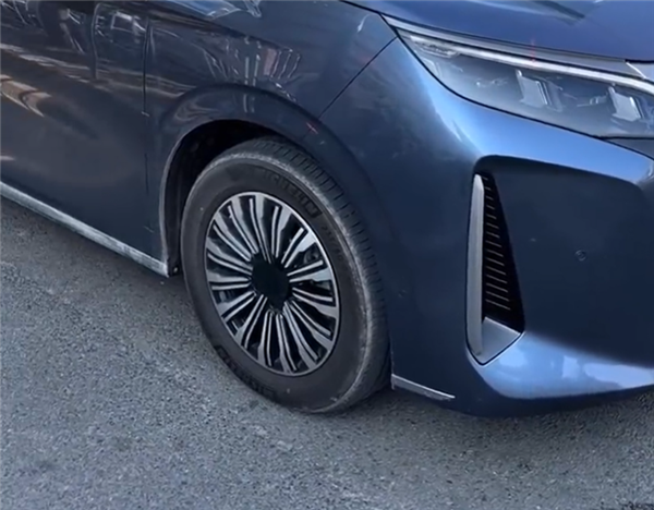 DM5.0把MPV油耗打下來(lái)：全新MPV比亞迪夏實(shí)車曝光