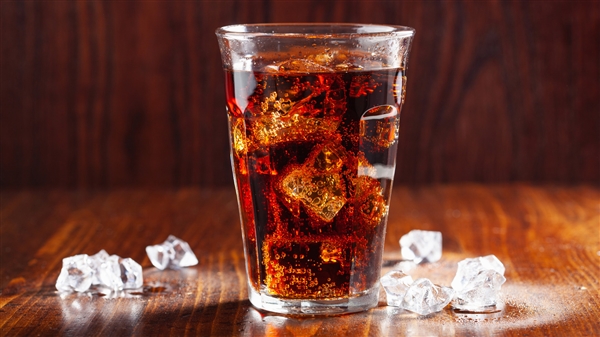 小伙長期喝飲料：雙手長滿痛風(fēng)石 無法工作