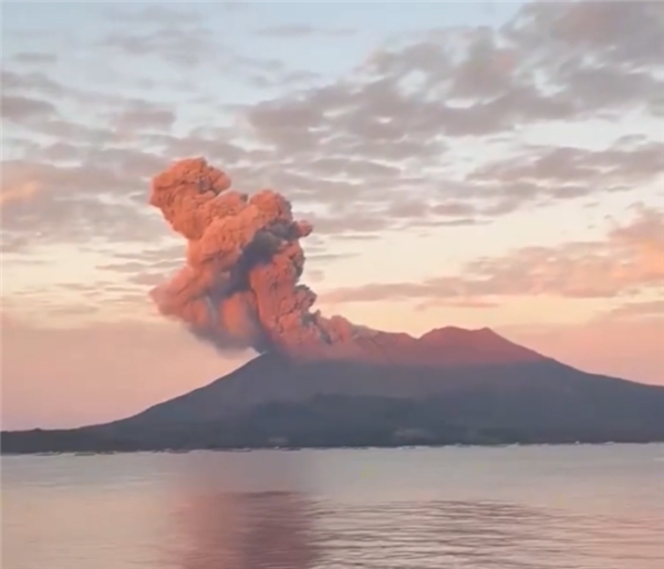 夏威夷一火山噴了3天：大地仿佛裂開(kāi)一般