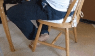 看到抖腿就發(fā)狂 英國女子離開家人獨(dú)自生活