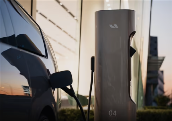 理想汽車：2024年超充站設(shè)備在線率超99.5% 全年補能突破1億度電