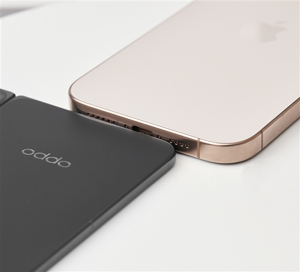 全球薄折疊屏！OPPO Find N5真機現(xiàn)身：薄到無敵