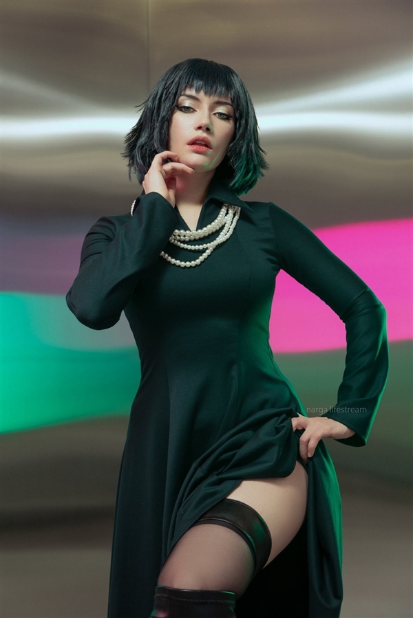 俄美女Cos《雙城之戰(zhàn)》凱特琳：火辣性感完美還原