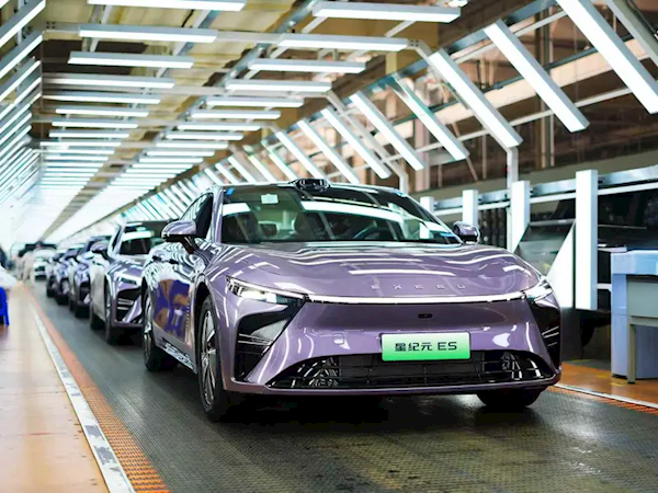 星紀元ES增程版首批量產(chǎn)車正式下線：續(xù)航1645km、17.5分鐘充至80%
