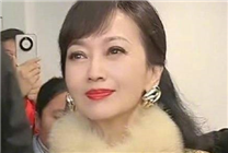 “白娘子”趙雅芝曬71歲美照：狀態(tài)超好 烈焰紅唇嬌嫩無比