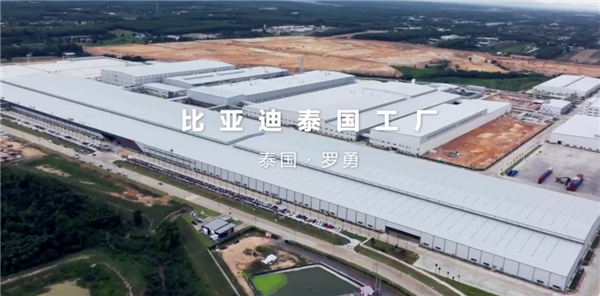 全球大汽車滾裝船交付比亞迪 1船裝萬車 今年還有4艘等著下水