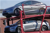 新款特斯拉Model Y量產(chǎn)版實(shí)車曝光：轉(zhuǎn)向燈撥桿重新回歸