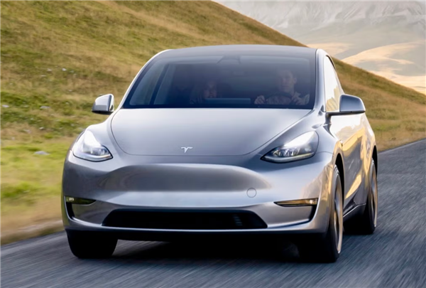煥新版Model Y實車展示：車燈改觀 后排可電動折疊