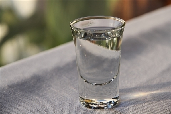 為何酒桌上很少見51度白酒：只因味道有點(diǎn)怪