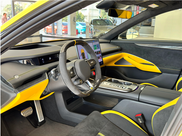看完小米SU7 Ultra的實車：我覺得賣80萬真不算貴