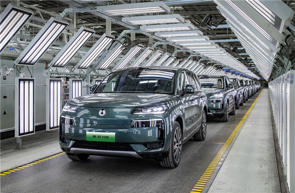 比亞迪刺向理想、華為強的劍：騰勢旗艦SUV N9正式下線