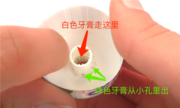 真的想問：彩條牙膏擠出的顏色為什么不會混在一起