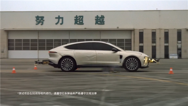 尊界要不要應(yīng)戰(zhàn) 蔚來李斌約余承東一起上車親自測試爆胎