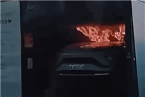 網(wǎng)曝蔚來(lái)?yè)Q電站換電過(guò)程中起火：車(chē)輛還在舉升機(jī)上沒(méi)開(kāi)出