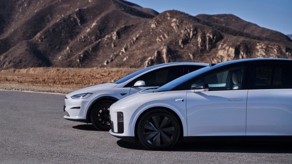 理想i8對(duì)標(biāo)特斯拉Model X！側(cè)面比Model X更加厚實(shí)