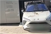 蔚來(lái)官方回應(yīng)換電站火災(zāi)事故：屋頂燈起火了 車(chē)主損失我們?nèi)珦?dān)