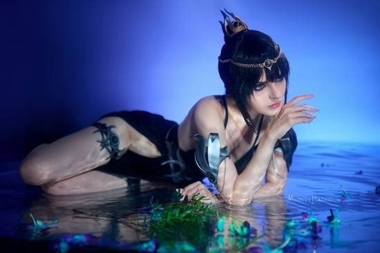 俄妹COS《博德之門(mén)3》禮服影心：絕美氛圍