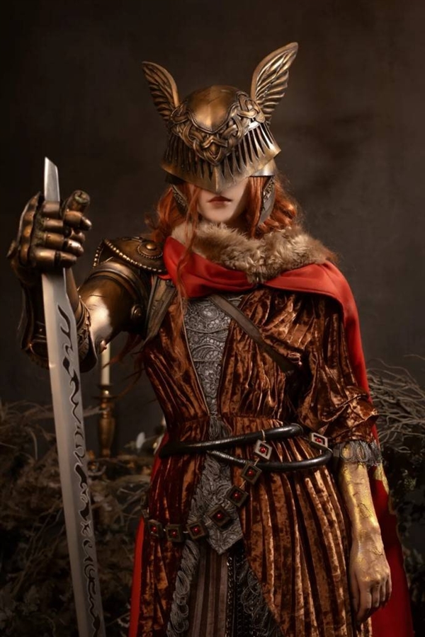 俄羅斯美女Cos《艾爾登法環(huán)》女武神：太完美了