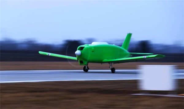 TP500無(wú)人機(jī)2002架首飛成功：大航程超1800千米