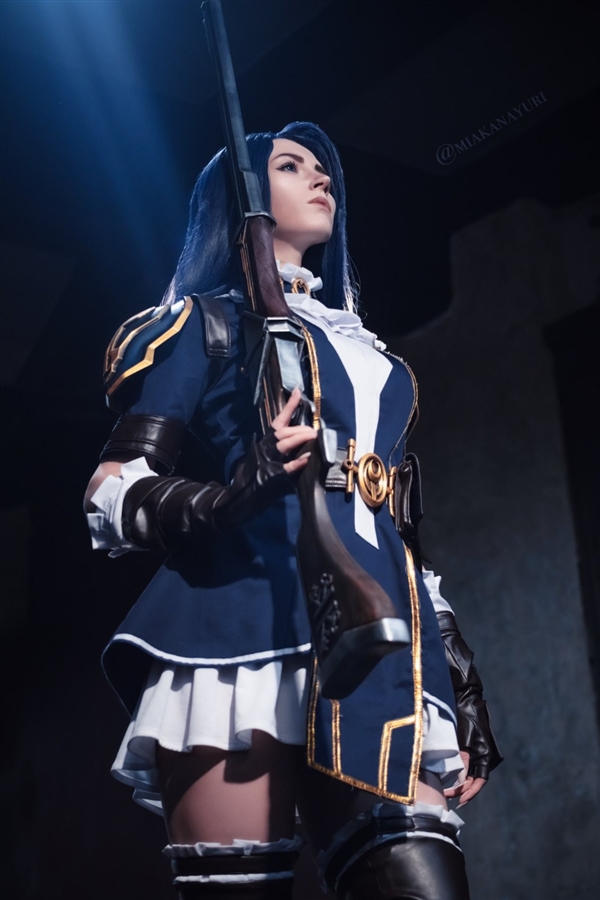 俄羅斯美女Cos《艾爾登法環(huán)》女武神：太完美了