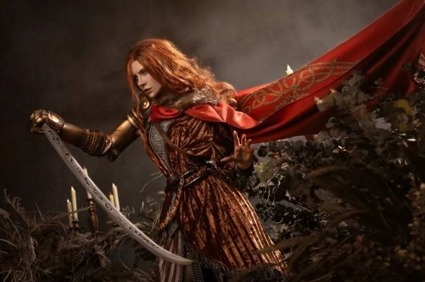 俄羅斯美女Cos《艾爾登法環(huán)》女武神：太完美了