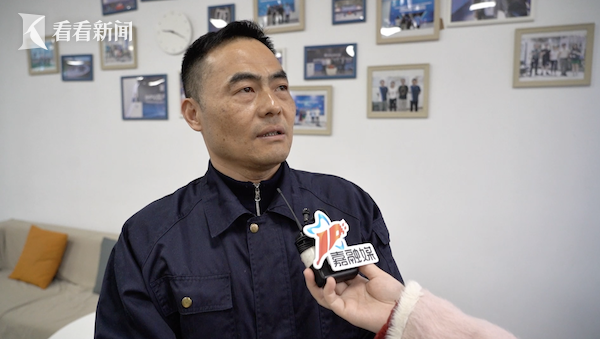 上海嘉定：兒童落水驚險(xiǎn)瞬間，男子英勇施救，驚！上海小區(qū)兒童落水，男子神速救援