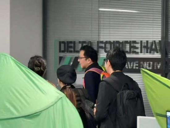 宮崎英高疑現(xiàn)身騰訊深圳辦公室！笑容滿面非常開心