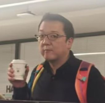 宮崎英高疑現(xiàn)身騰訊深圳辦公室！笑容滿面非常開心